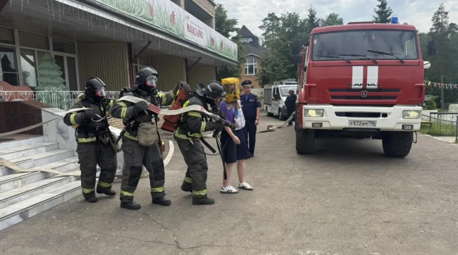 В деревне Власьево прошла тренировка по ликвидации условного пожара в детском лагере